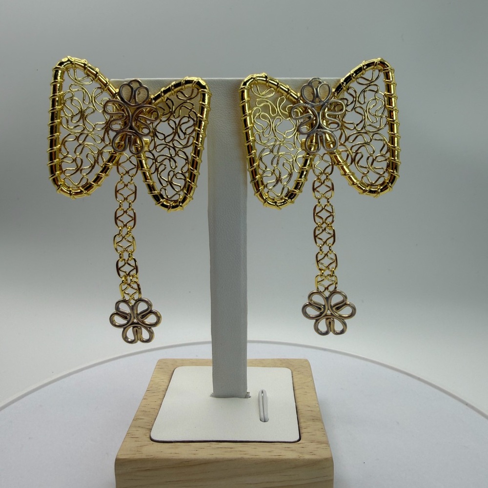 Elegant Gold Hoop Earrings - Picture 5 of 13